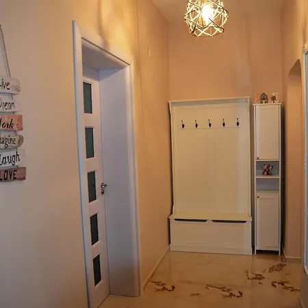 Apartment Beachside 2br Gem Lazur