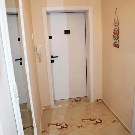 Beachside 2br Gem Lazur Apartment *